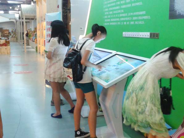 廣州長隆水上樂園觸摸查詢一體機案列